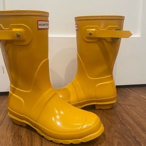 WOMENS YELLOW HUNTER RAINBOOTS